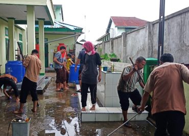 Jumat Bersih Bersama Guru dan Siswa MAN 1 Pontianak